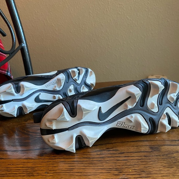 Nike Cleats - Picture 5 of 6